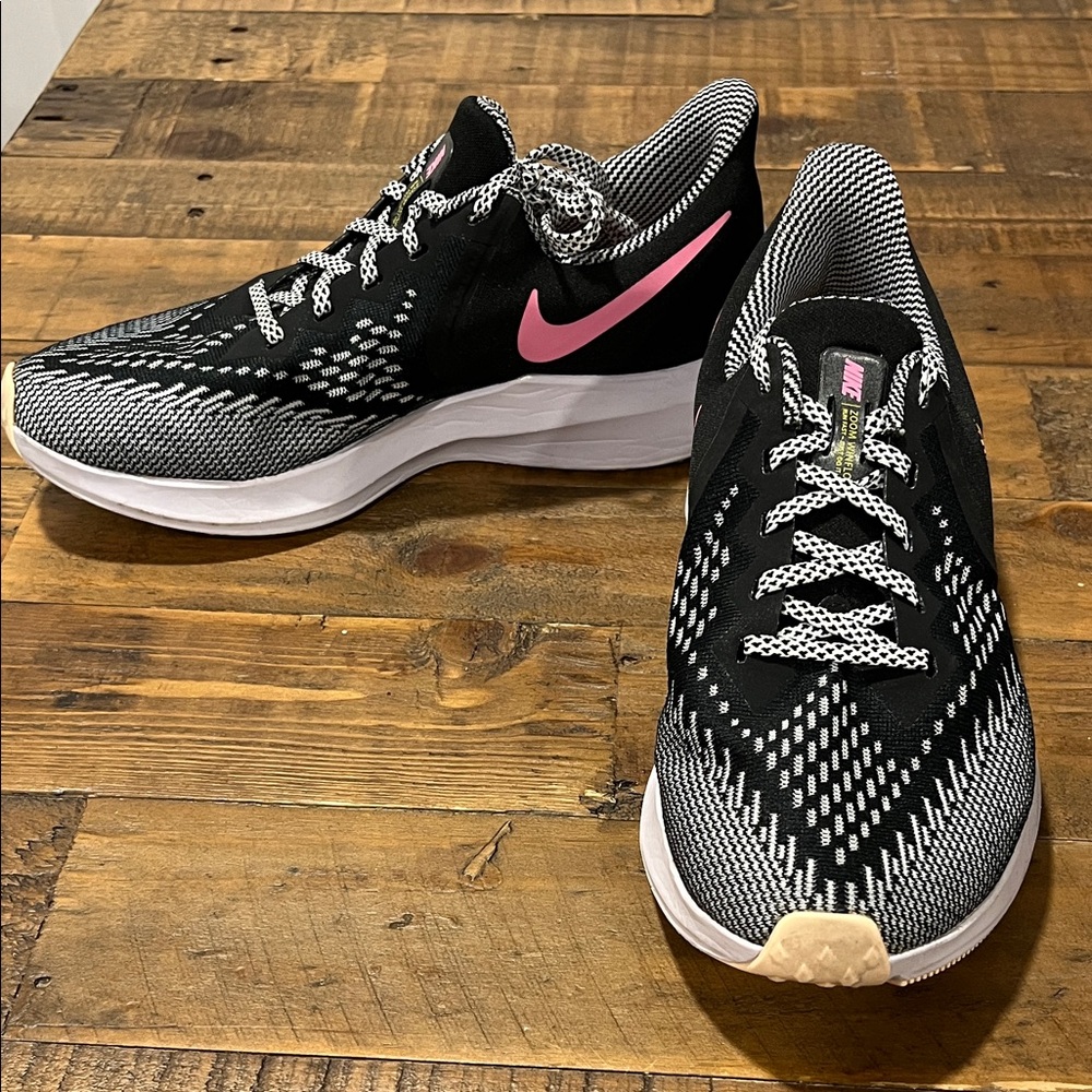 Women’s NIKE Zoom Winflo Sneakers Sz. 7.5
